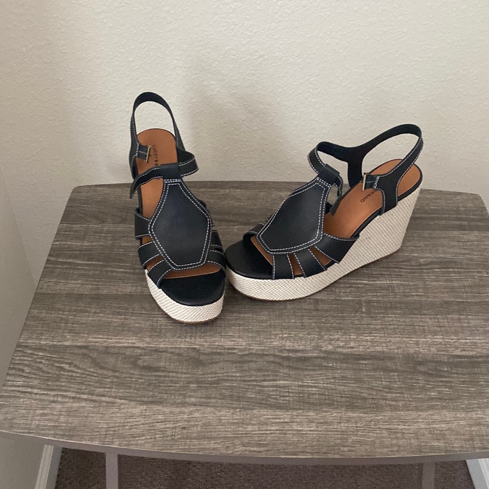 Black wedges
